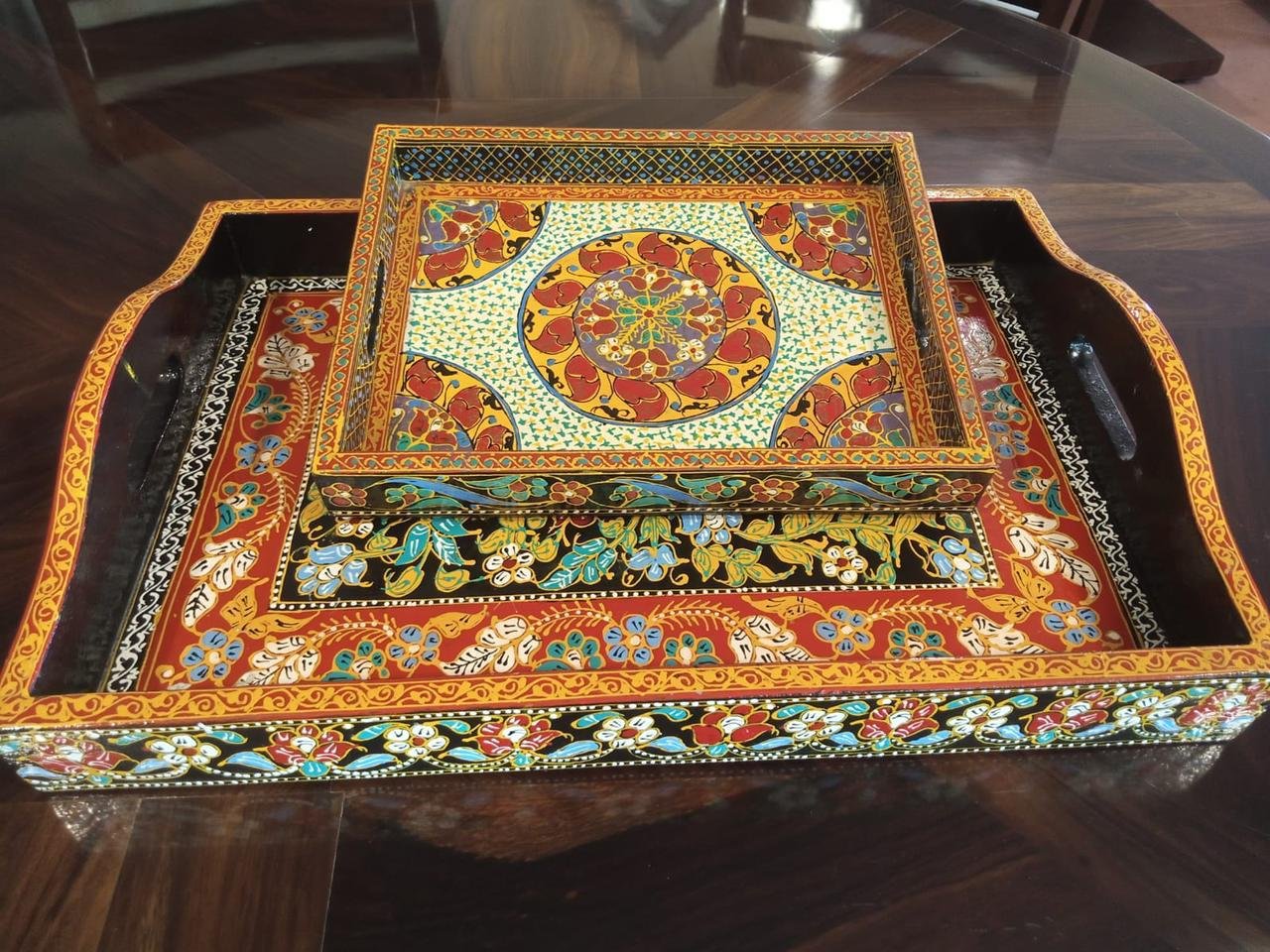 Handcrafted Kashmiri Tray Design